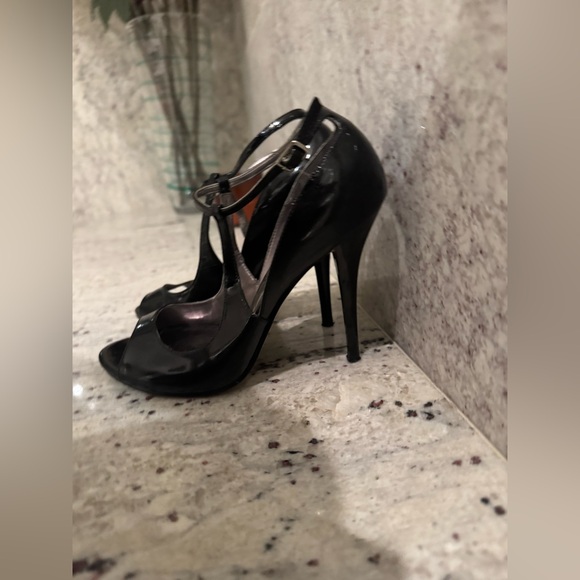 Guess Peep -Toe Pump Black Patent Stiletto  Sz 6 - Picture 4 of 17